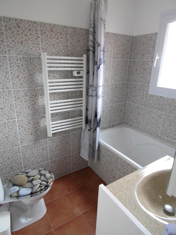 Les Terrasses De Valensole Bed & Breakfast Bagian luar foto